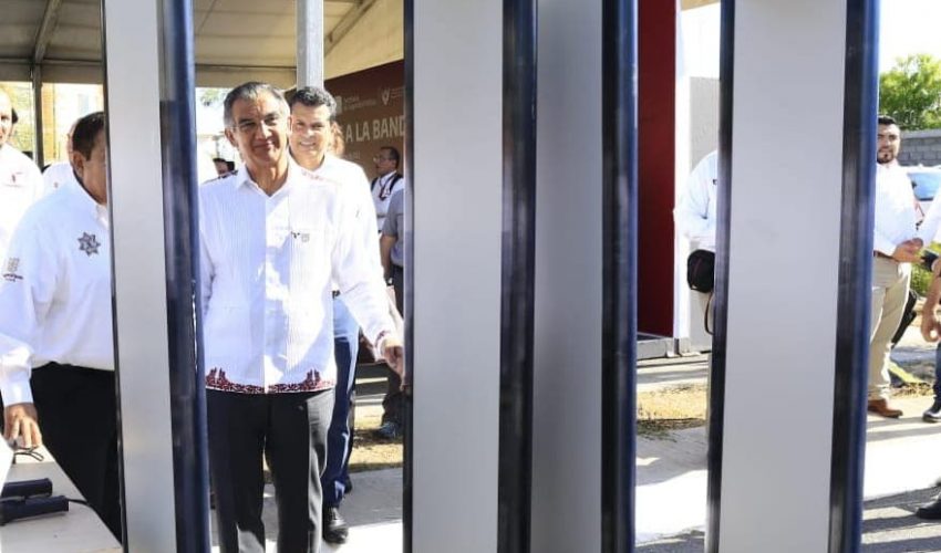 ENTREGA GOBERNADOR ARCOS DETECTORES PARA REFORZAR SEGURIDAD EN CEDES