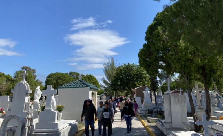 Victorenses celebran el día de muertos.
