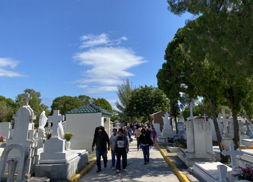 Victorenses celebran el día de muertos.