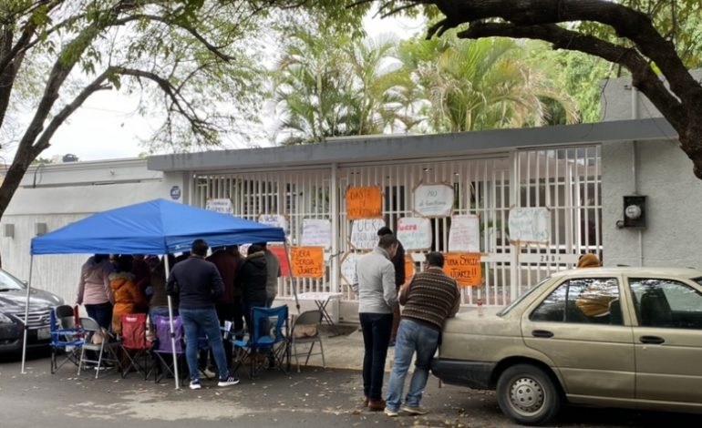 Trabajadores de salud realizan paro de labores en la dirección de salud reproductiva.