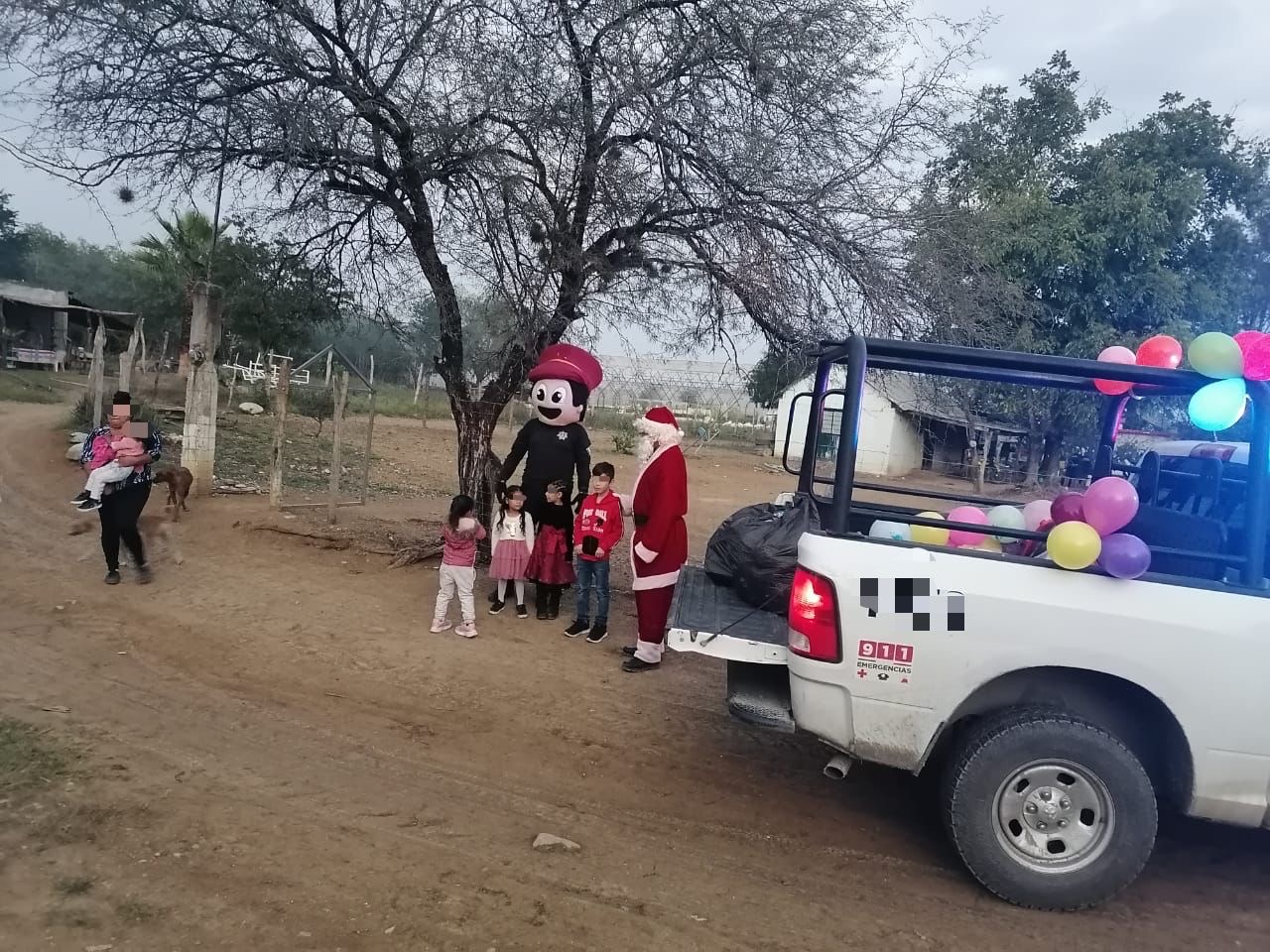 Personal de la Guardia Estatal lleva regalos y dulces a menores de zonas rurales