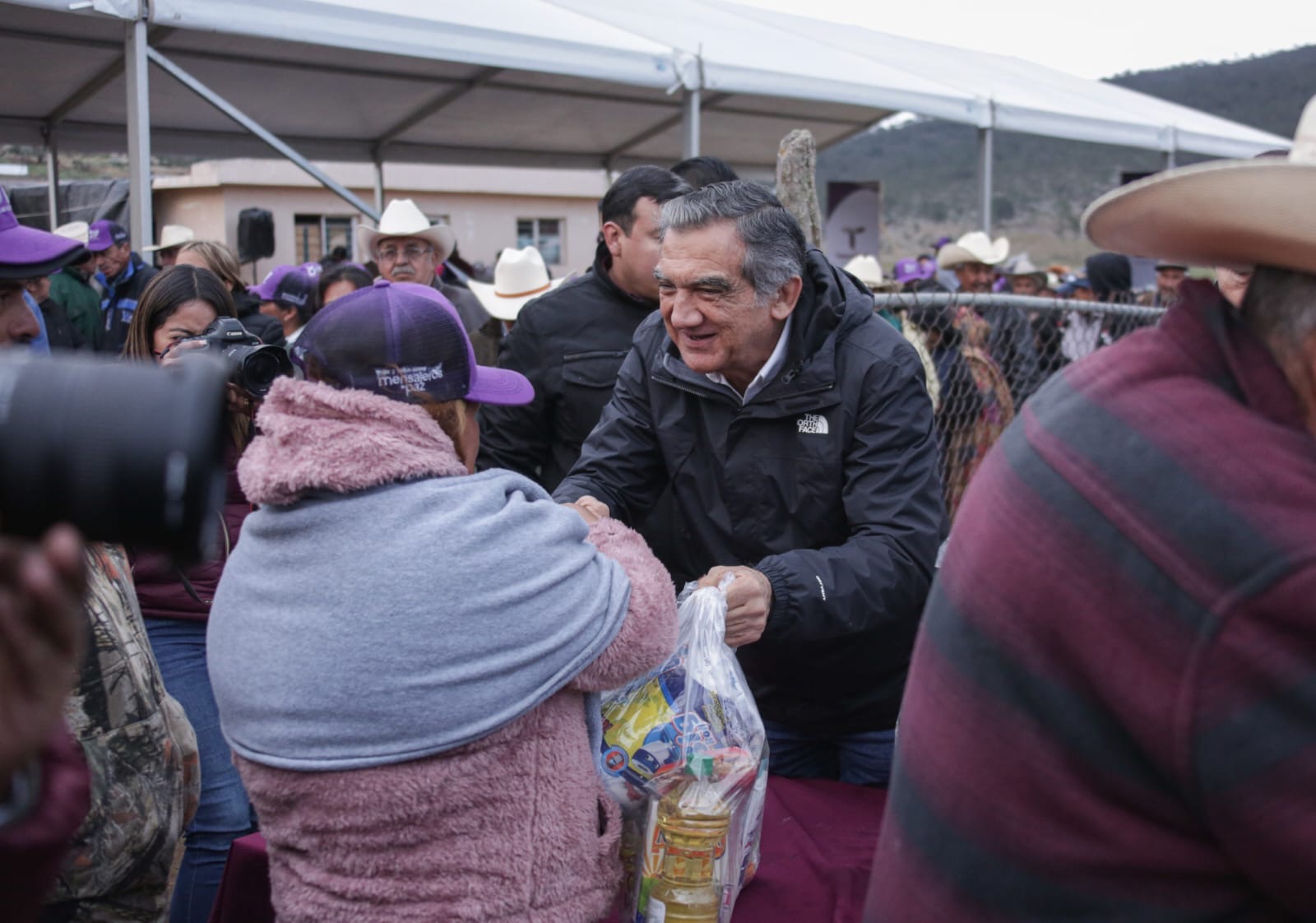 Benefician Gobierno del Estado y DIF Tamaulipas a 28 familias de Miquihuana con estufas ecológicas y celdas fotovoltaicas