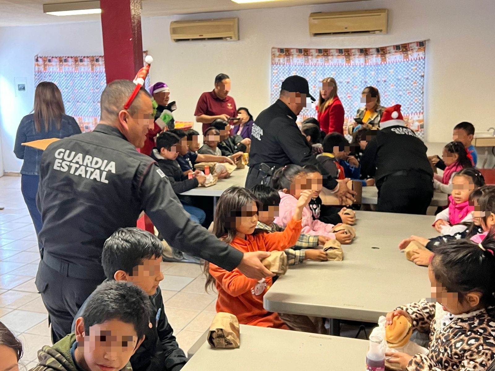 Guardia Estatal realiza convivencia navideña con niños y niñas de primaria