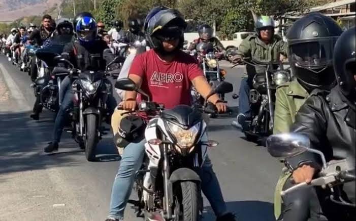 Autoridad perdonará multa a motociclistas que compren casco.