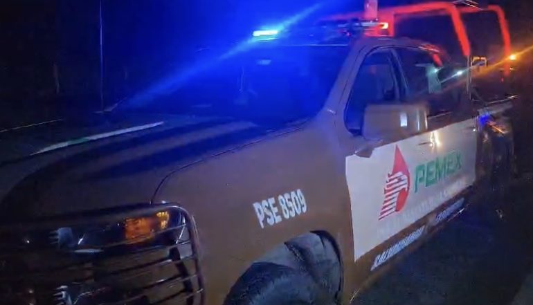 Se origina incendio en ducto de PEMEX en Altamira.