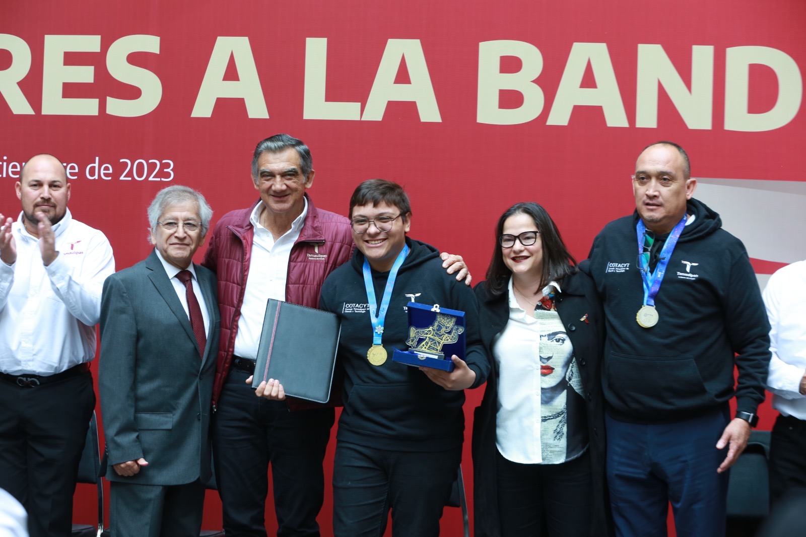 Entrega gobernador 117 mdp en becas y reconoce a los alumnos destacados de Tamaulipas