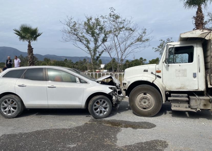 Se realiza simulacro de accidente vial para concientizar sobre la importancia de respetar el reglamento de tránsito.