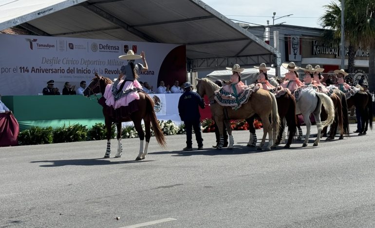 Se llevó a cabo el desfile por el 114 aniversario del inicio de la revolución mexicana.