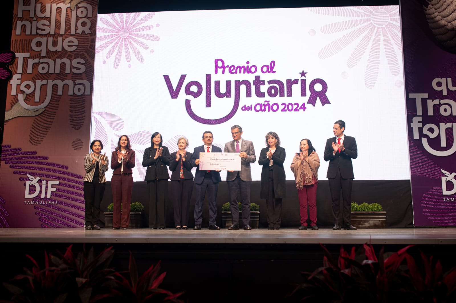 Reconocen la labor de personas que voluntariamente apoyan a la ciudadanía de manera altruista.