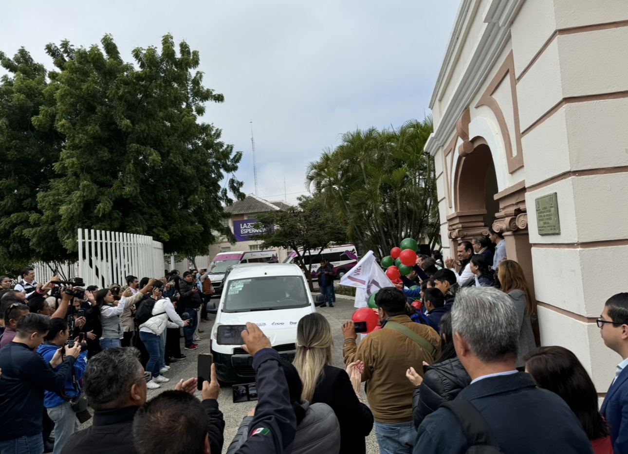 Se llevó a cabo el banderazo de salida de los vehículos oficiales para trasladar a las personas con discapacidad en Ciudad Victoria.