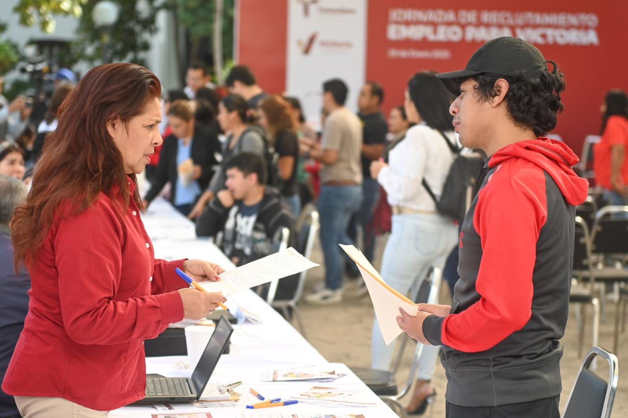Victorenses acuden a buscar empleo…Califican como difícil el poder conseguir un trabajo.