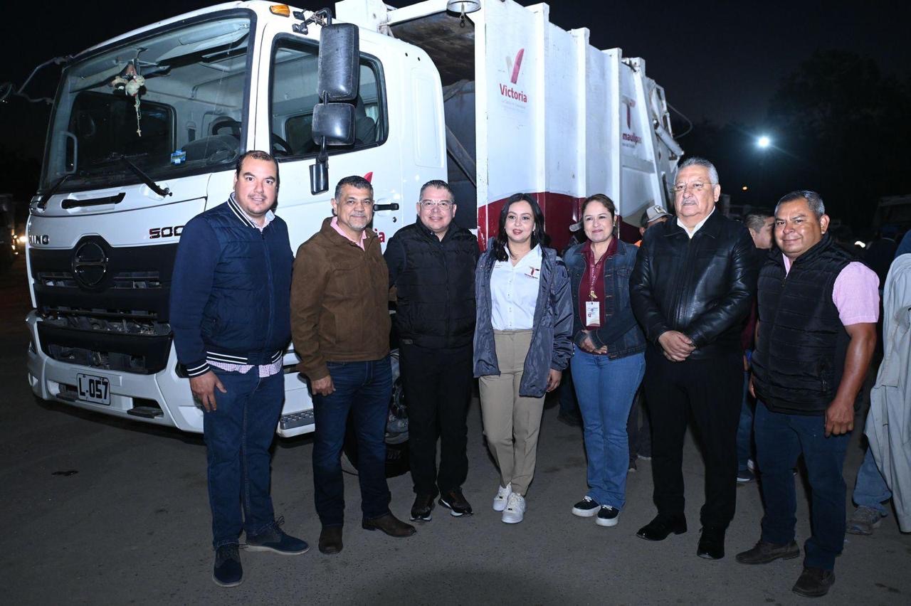 Inmunizan a empleados del Municipio para cuidar su salud.