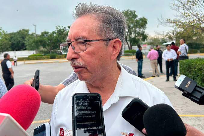 Capacitan a maestros en uso de apps de matemáticas.