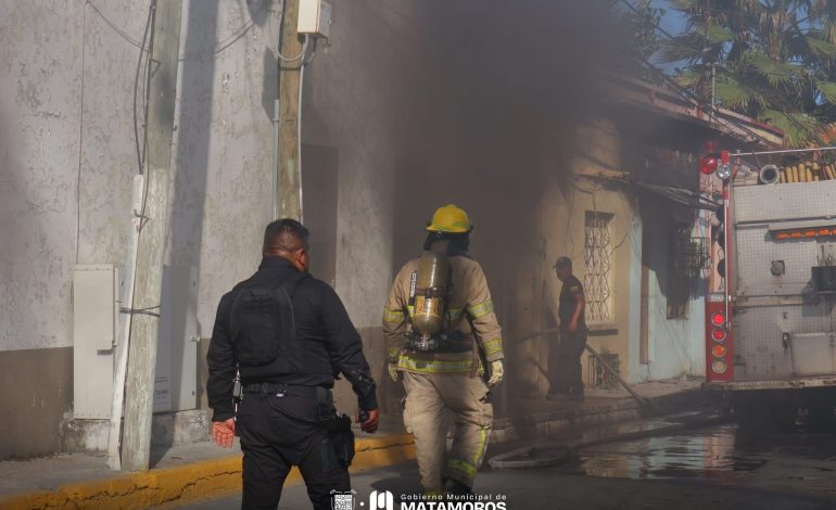Atiende protección civil incendio en Matamoros.