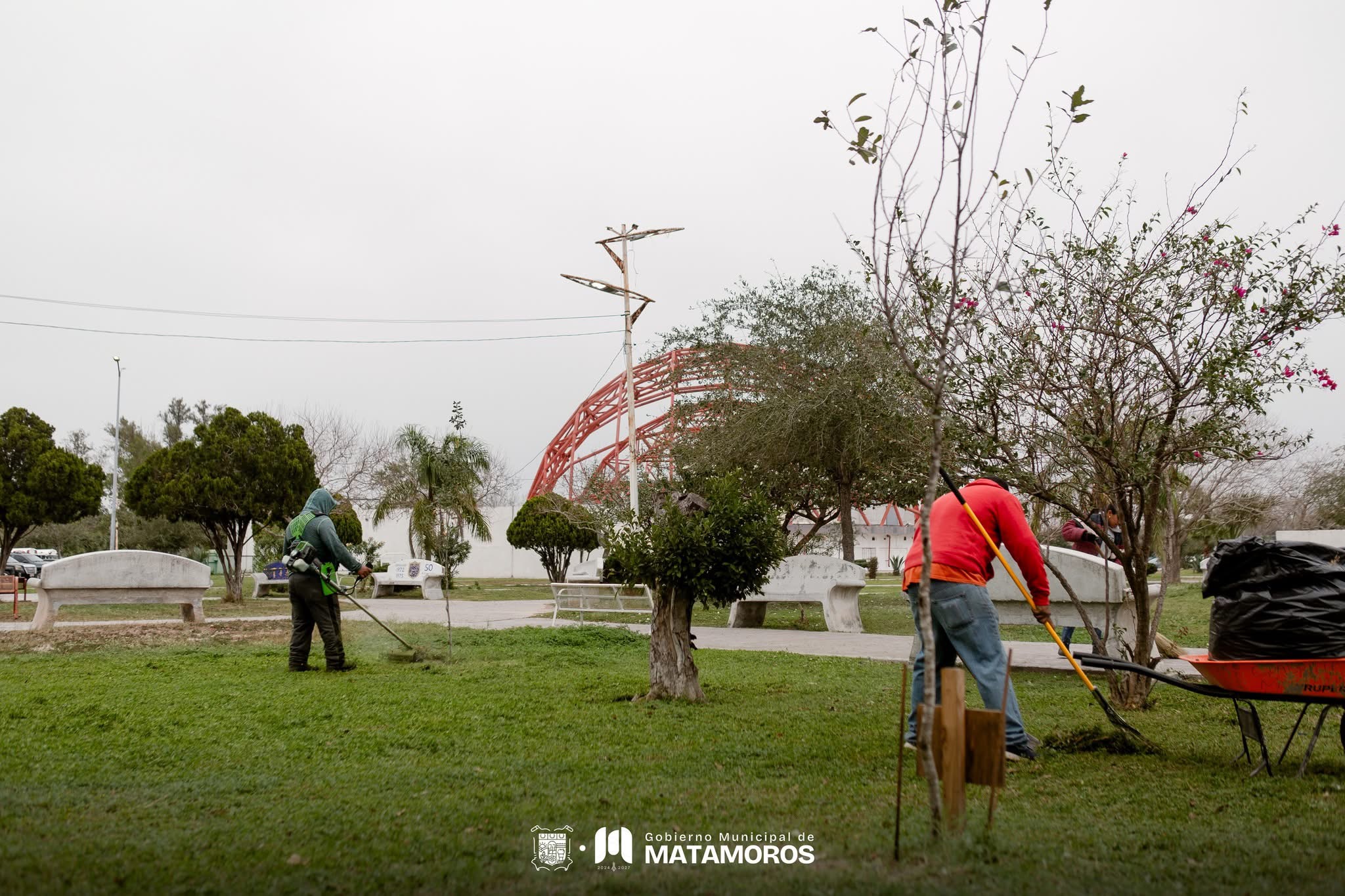 Se realizan trabajos de limpieza en espacios públicos de Matamoros.