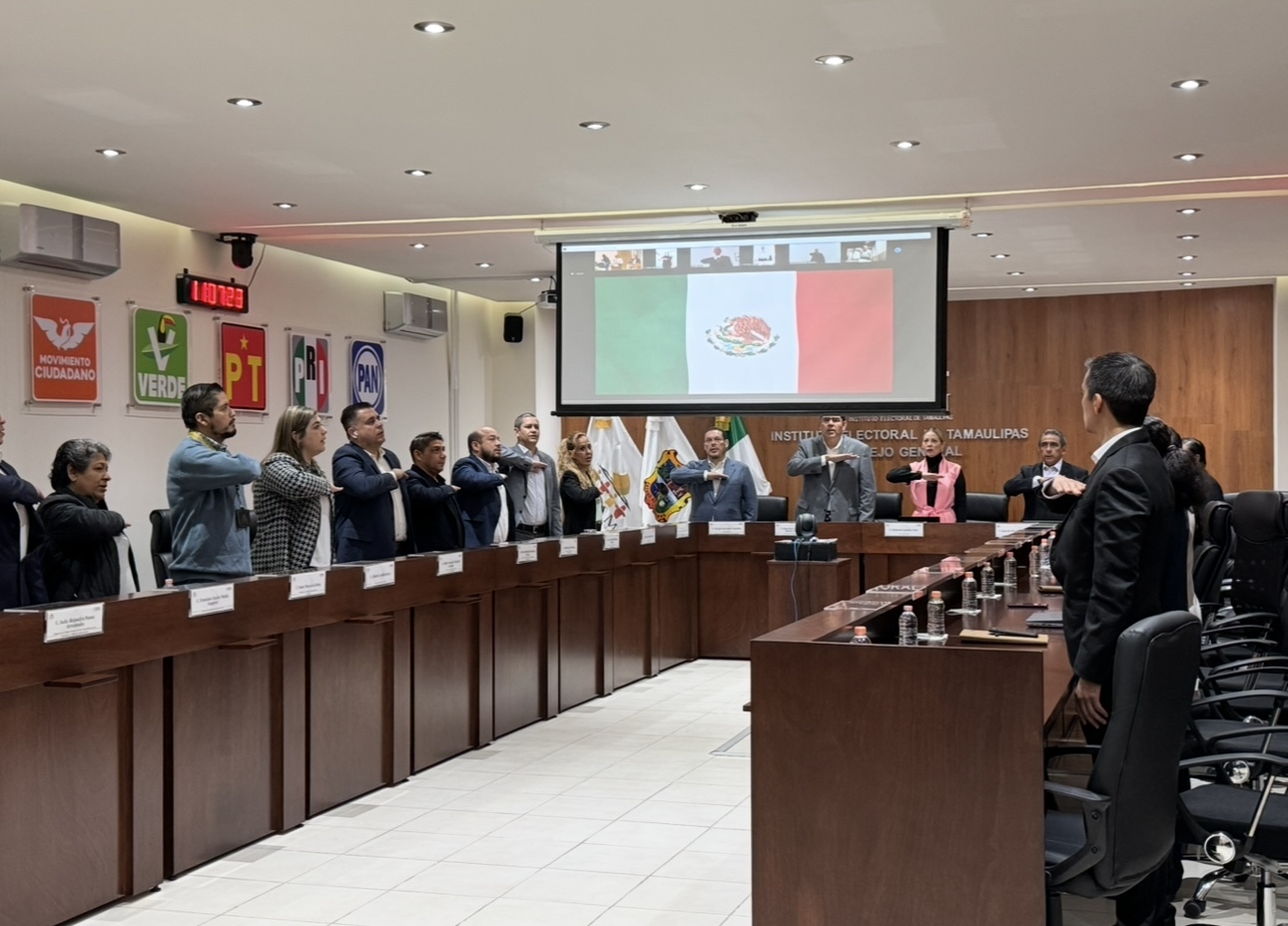 Toman protesta a consejeros del IETAM.
