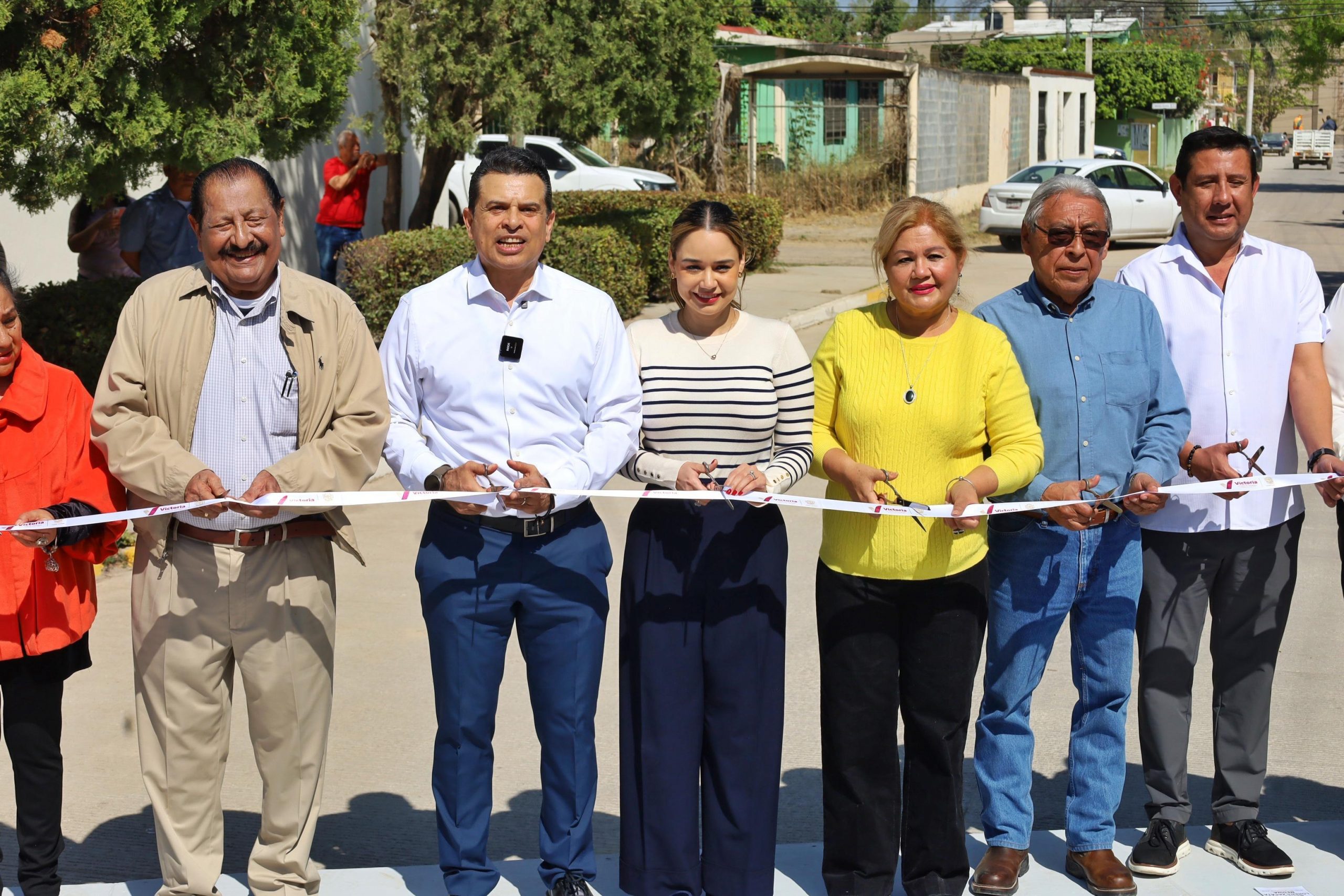 Agradecen vecinos obra pública en colonia del Maestro.