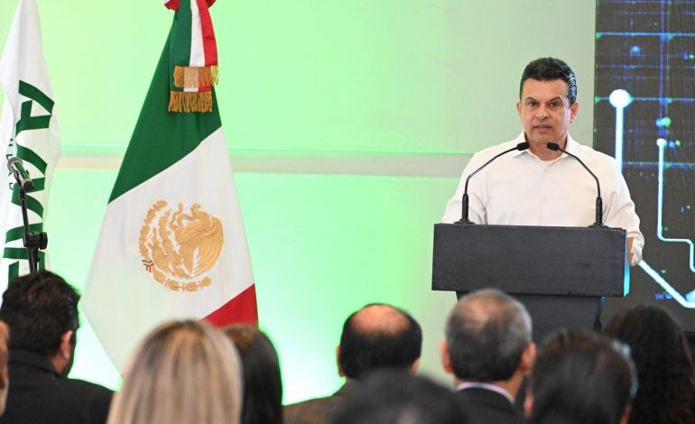 Se compromete Lalo Gattás a trabajar en equipo con el sector inmobiliario.