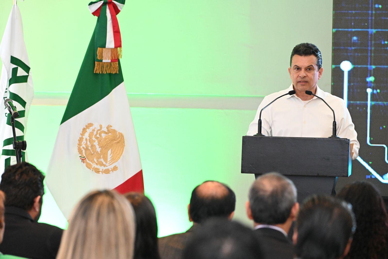 Se compromete Lalo Gattás a trabajar en equipo con el sector inmobiliario.